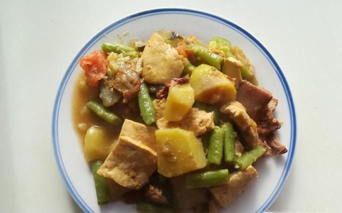 鸡肉炖土豆茄子豆角的做法