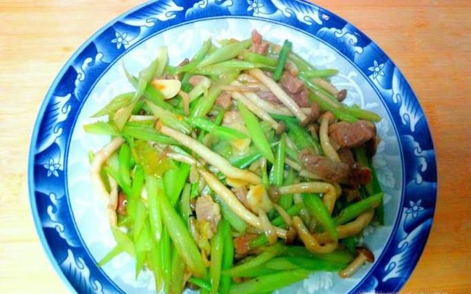 蟹味菇炒芹菜的家常做法
