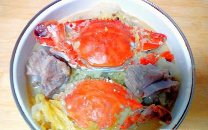 排骨螃蟹炖酸菜的家常做法