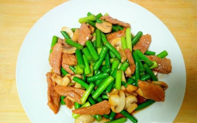 肉炒蒜薹口蘑的家常做法