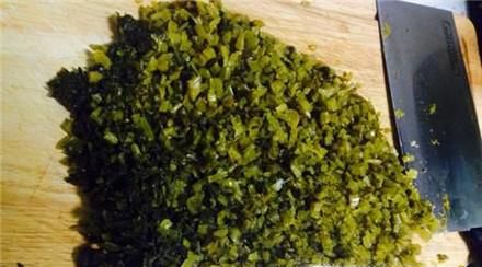 雪菜的腌制过程