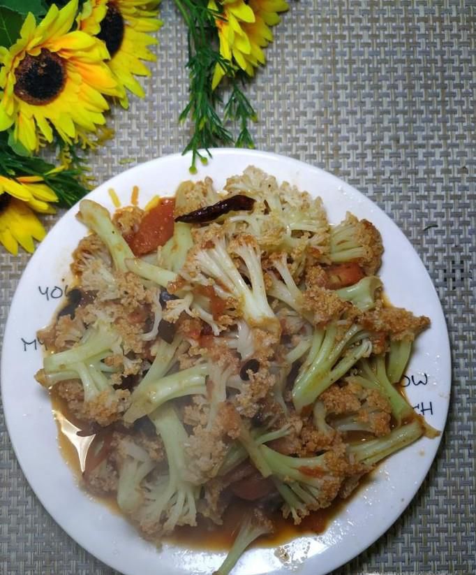 怎样做家常版西红柿炒花菜？
