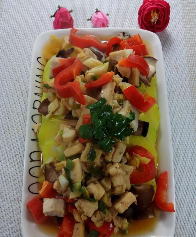 怎样做美味的香菇鸡胸肉蒸南瓜？