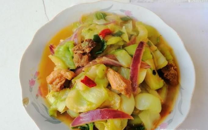 油菜圆葱炒肉的做法