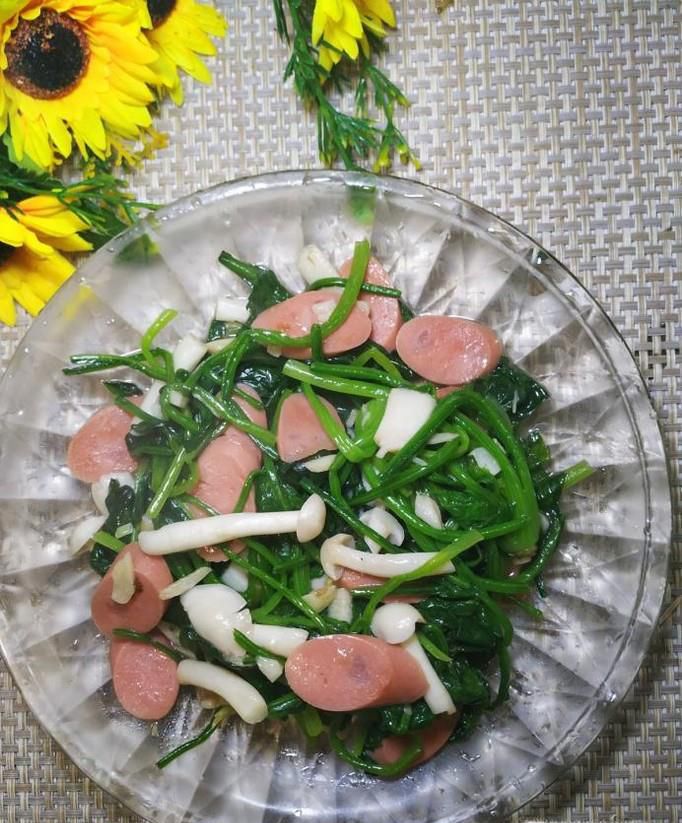 怎样做美味的菠菜白玉菇炒火腿？