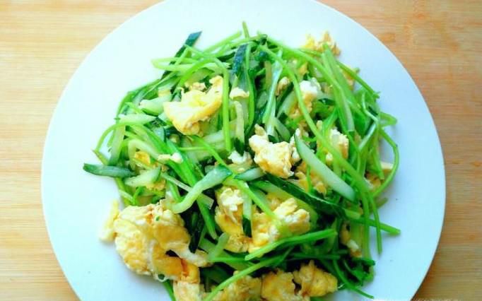黄瓜香菜炒鸡蛋的家常做法