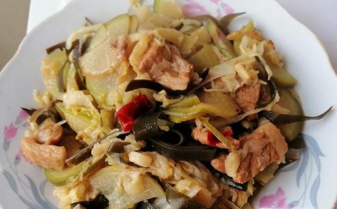 怎样做萝卜白菜海带炒肉？
