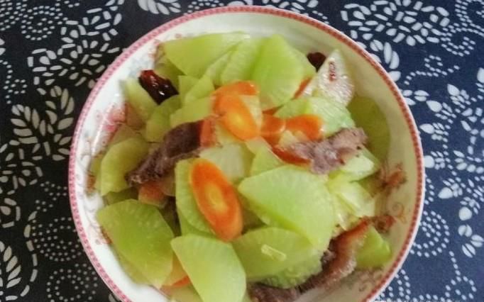 怎样做莴苣胡萝卜炒牛肉？