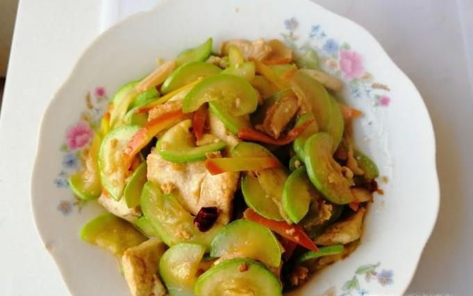 怎样做西葫芦胡萝卜炒豆腐？