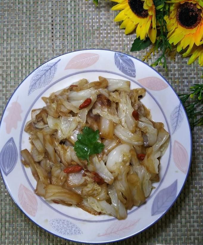 怎样做家常版白菜炒枸杞子？