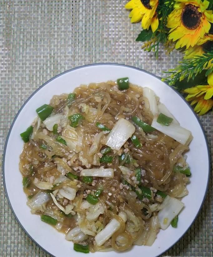 怎样做家常版白菜粉条炒肉末？