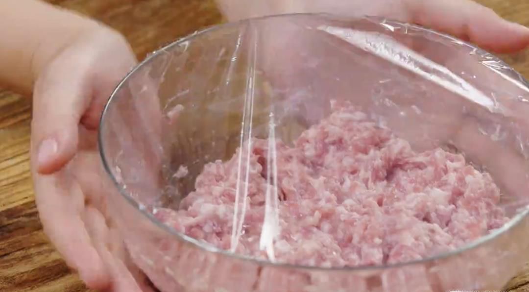 怎么做六月黄毛豆蒸肉饼？