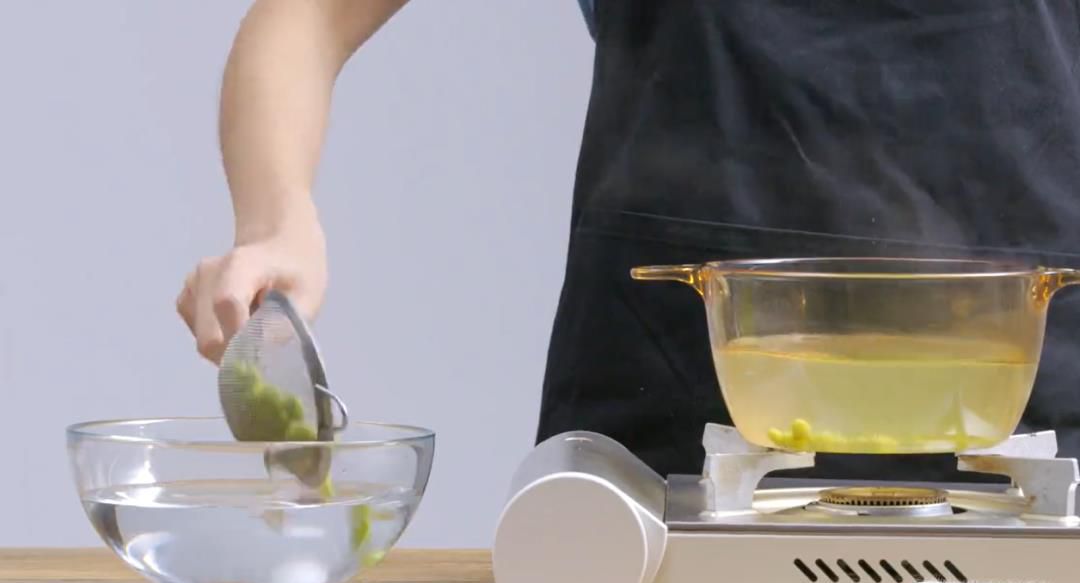 怎么做丝瓜毛豆炒老油条？