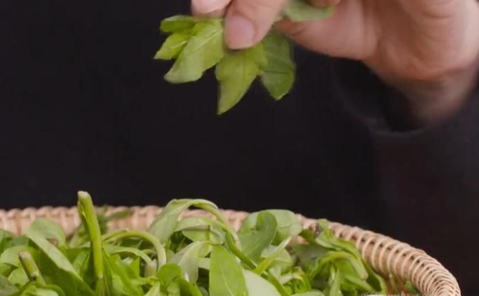 生煸枸杞头的制作方法