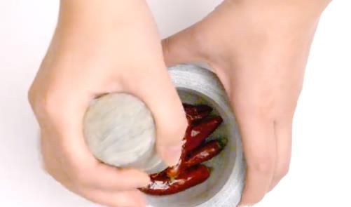 如何制作红油？