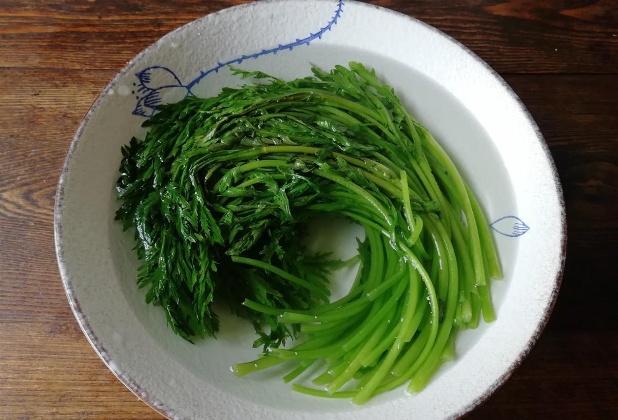 茼蒿炒肉做法