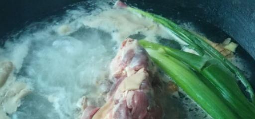 白萝卜焖羊肉的方法