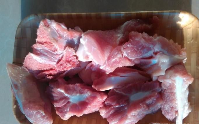 红枣红豆红花生煲肉骨汤