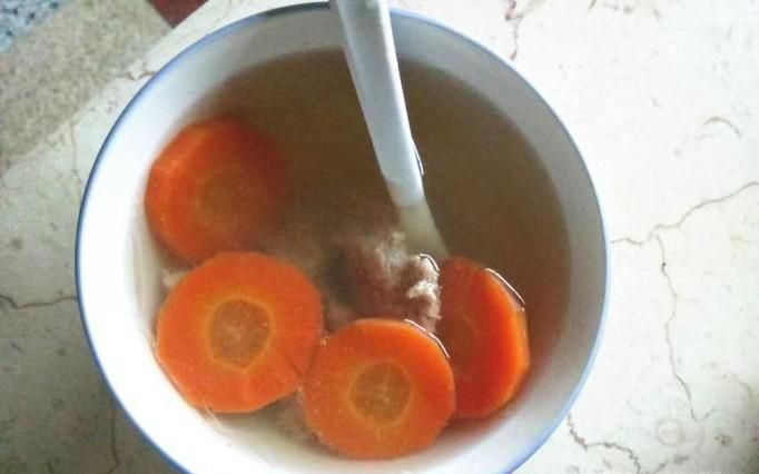给宝宝吃的胡萝卜瘦肉汤