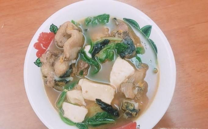 开胃可口的蔬菜豆腐黄骨鱼汤