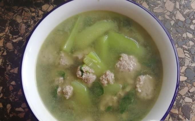 黄瓜菠菜肉圆汤的家常做法