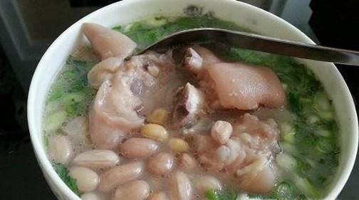 有哪些汤可以让你告别平胸呢？