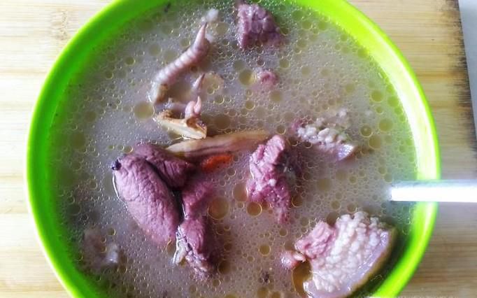 滋补又好喝的鸡脚瘦肉红皮花生汤的做法