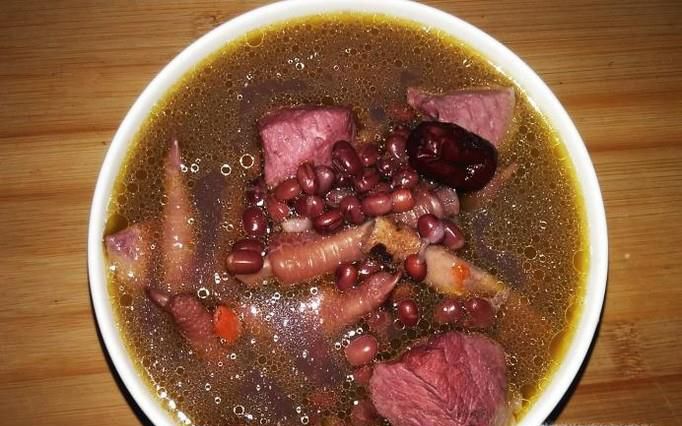 鸡脚瘦肉红豆汤的做法