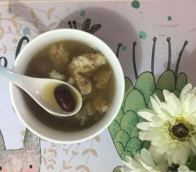 如何做益母草炖排骨？