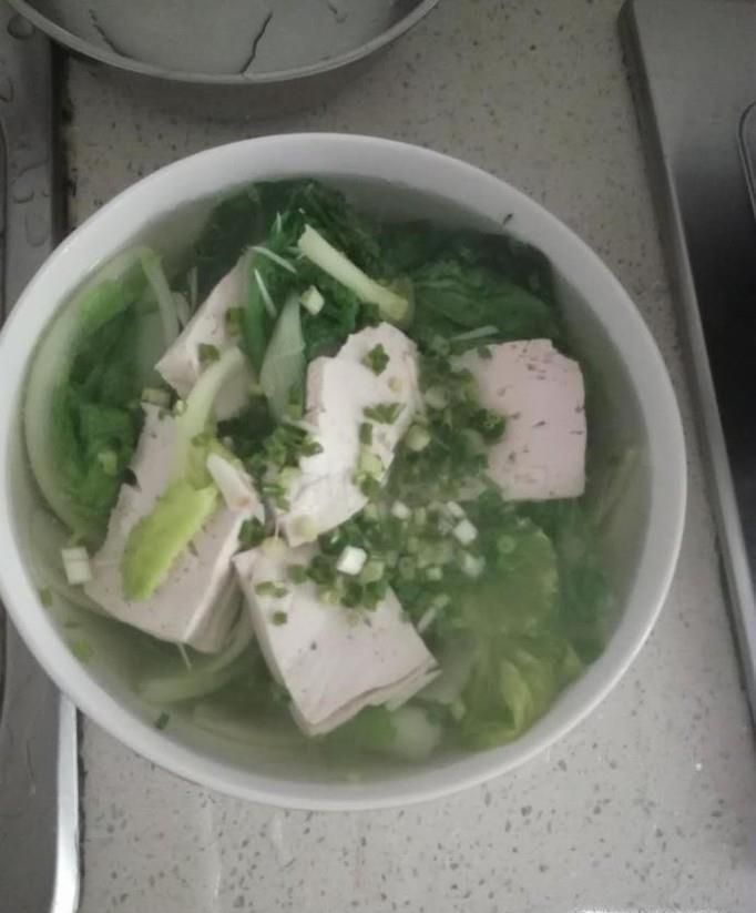 如何做蘸水小白菜豆腐汤？
