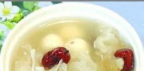 如何用电饭锅煮红枣银耳汤