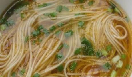 家常菜之清汤葱花面