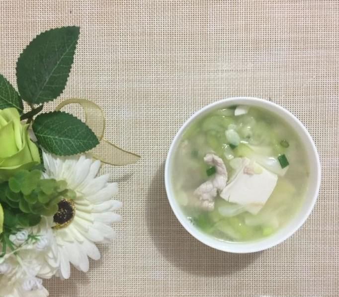 如何做丝瓜豆腐瘦肉汤？