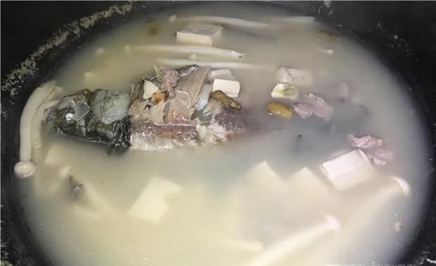 鲫鱼汤的家常做法