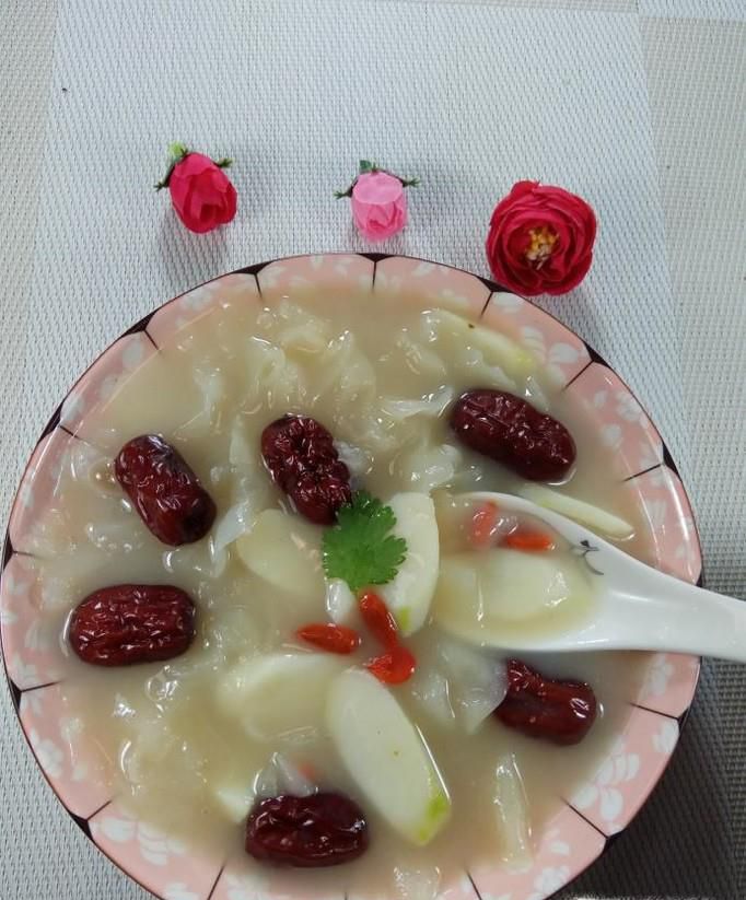 怎样做美味的山药大枣银耳汤？