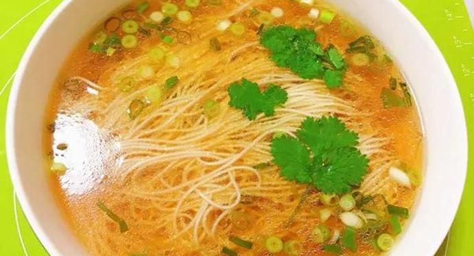预防煮面食汤溢出来的方法