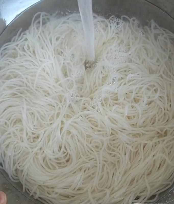 怎样做勾魂葱油面