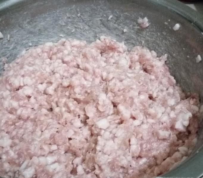 酸菜猪肉饺子馅的做法