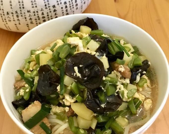 如何做出好吃的土豆芸豆木耳打卤面？