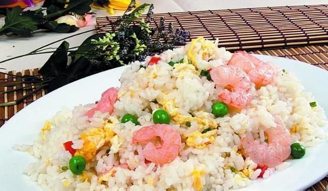 米饭这样炒，好吃的不得了！