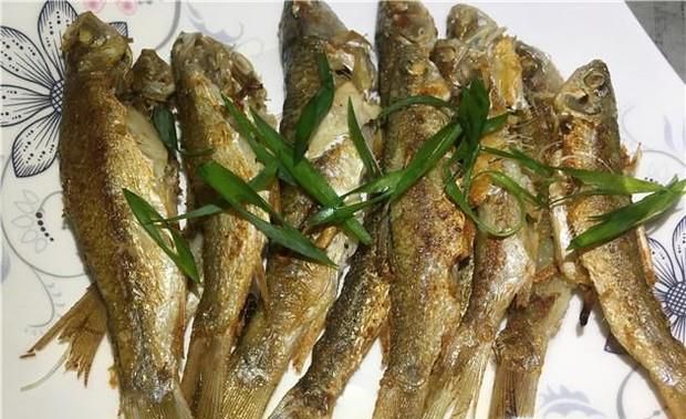 怎样煎小河鱼好吃？