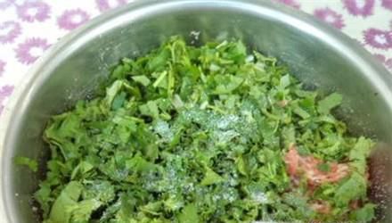 如何调香菜猪肉馅