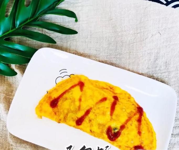 如何做蛋包饭？