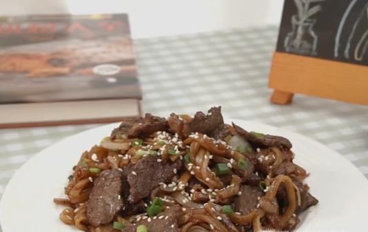 怎样炒牛肉河粉？