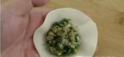 饺子的包法 餐馆里常用的快速包法
