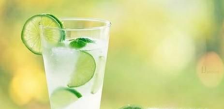 教你如何制作简单夏日青柠气泡水