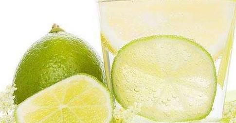 喝柠檬水误区 柠檬水越酸越好吗