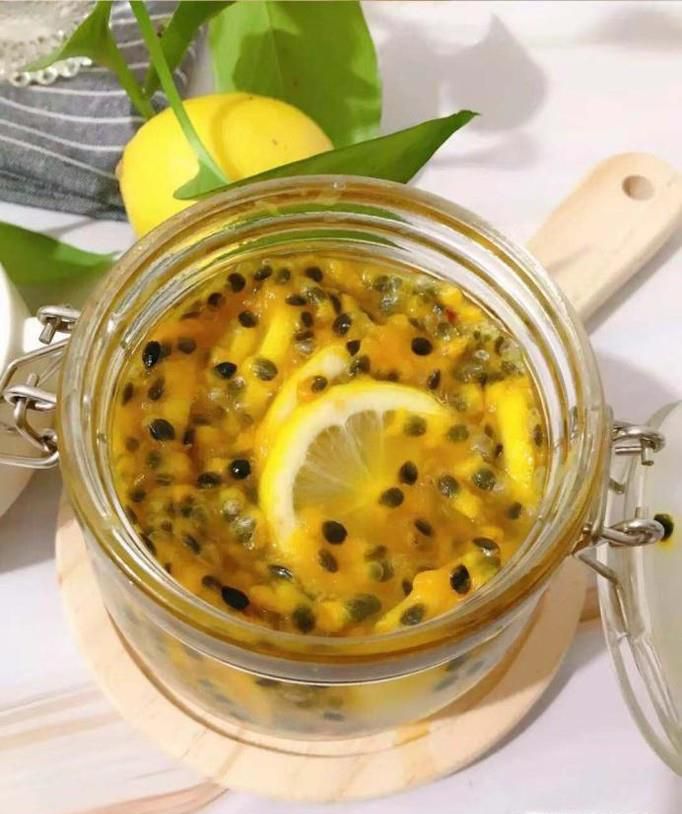 如何做百香果冰糖蜂蜜水？