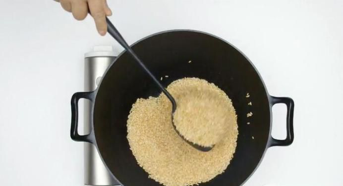 如何制作焌米茶？