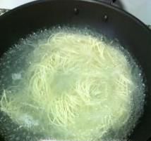 福建沙县小吃：花生酱拌面